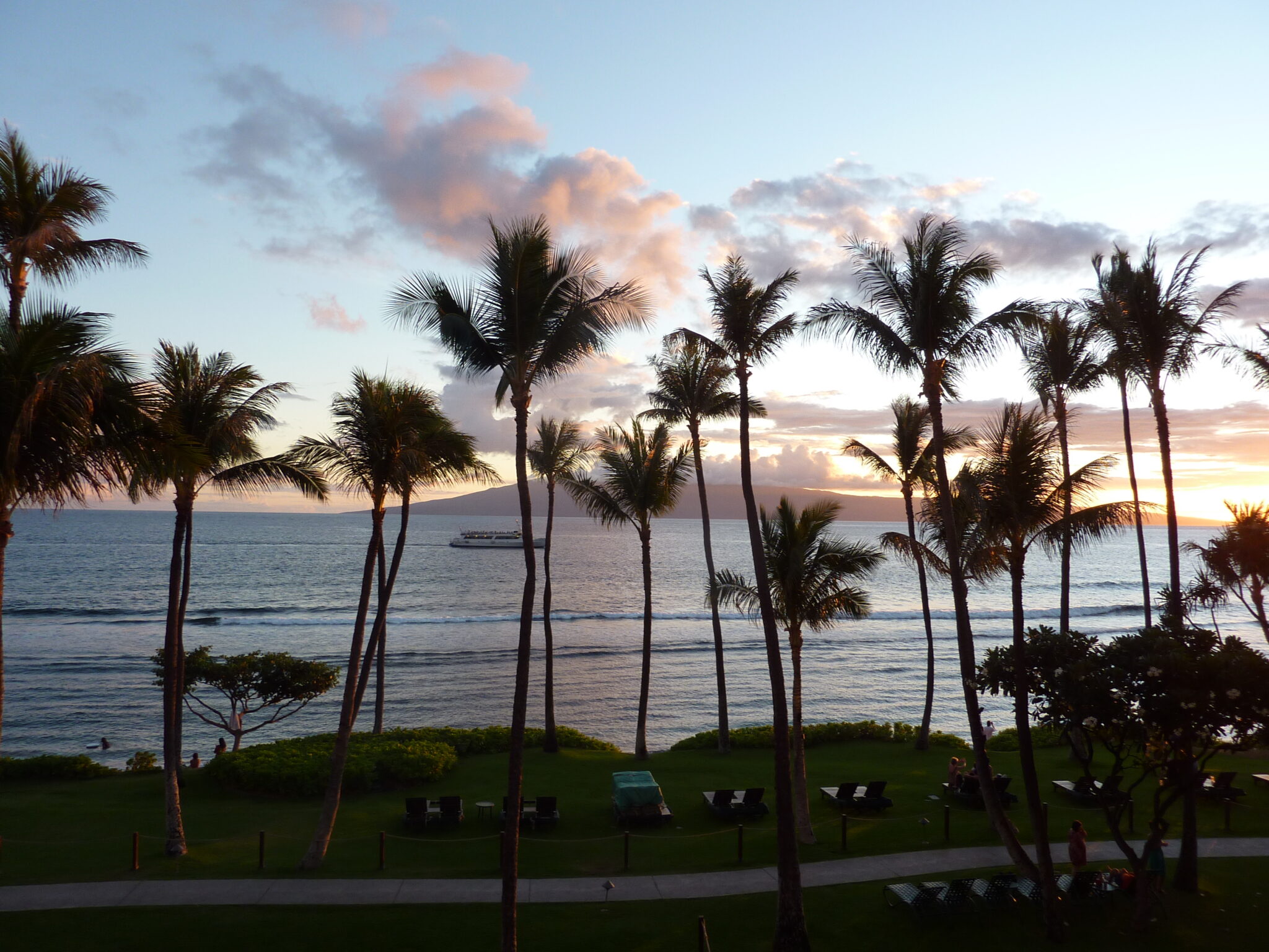 Which Hawaiian island is better Maui or Kauai? Midlife Mama
